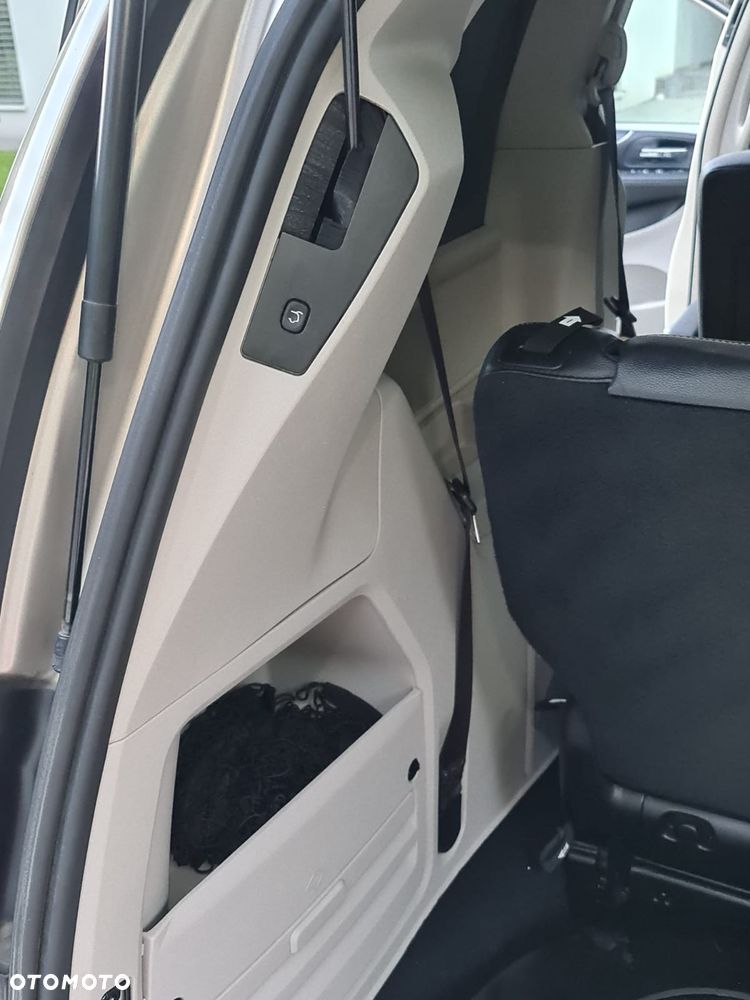 Chrysler Town & Country 3.6 Touring - 23