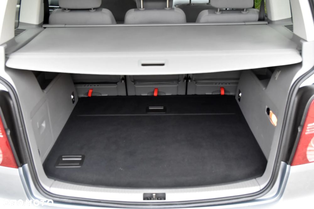 Volkswagen Touran 1.4 TSI DSG Conceptline - 28
