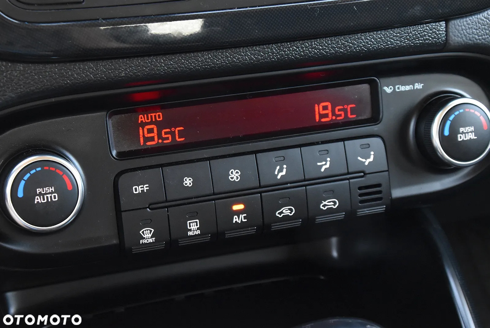 Kia Carens - 36
