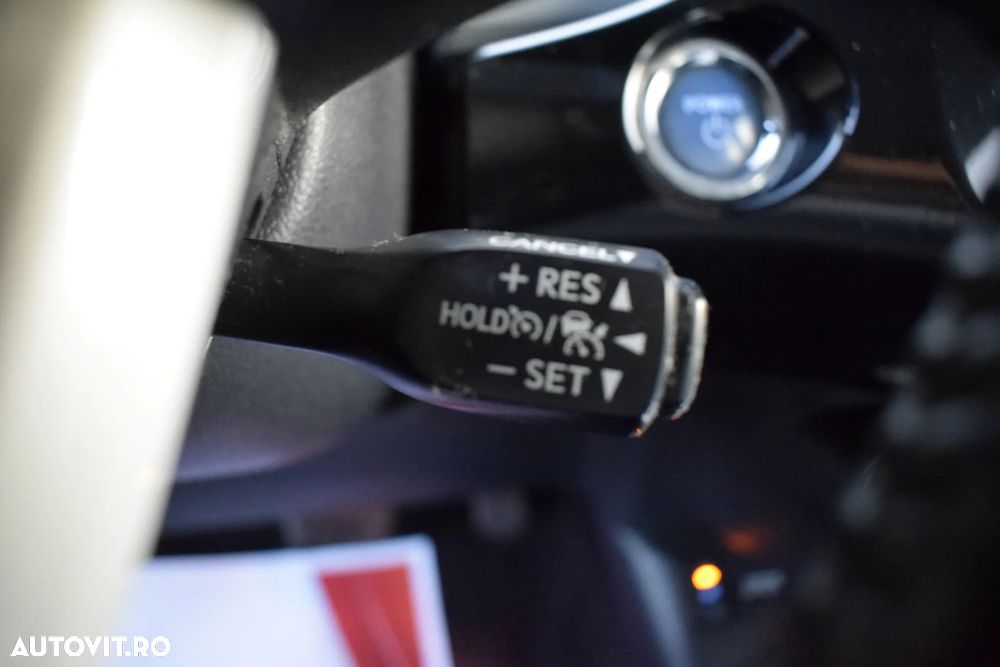 Toyota Prius (Hybrid) Sol Plus - 27