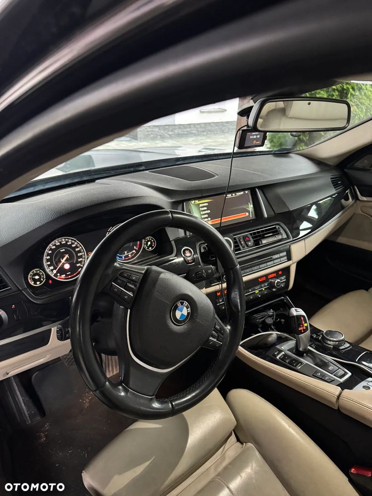 BMW Seria 5 525d xDrive Luxury Line - 11