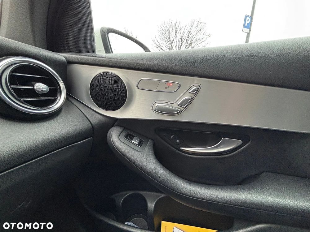 Mercedes-Benz GLC 300 4Matic 9G-TRONIC Exclusive - 12