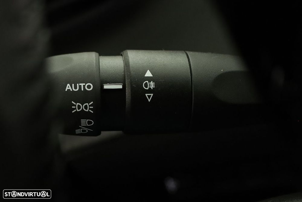 Peugeot 2008 1.2 PureTech Allure - 17