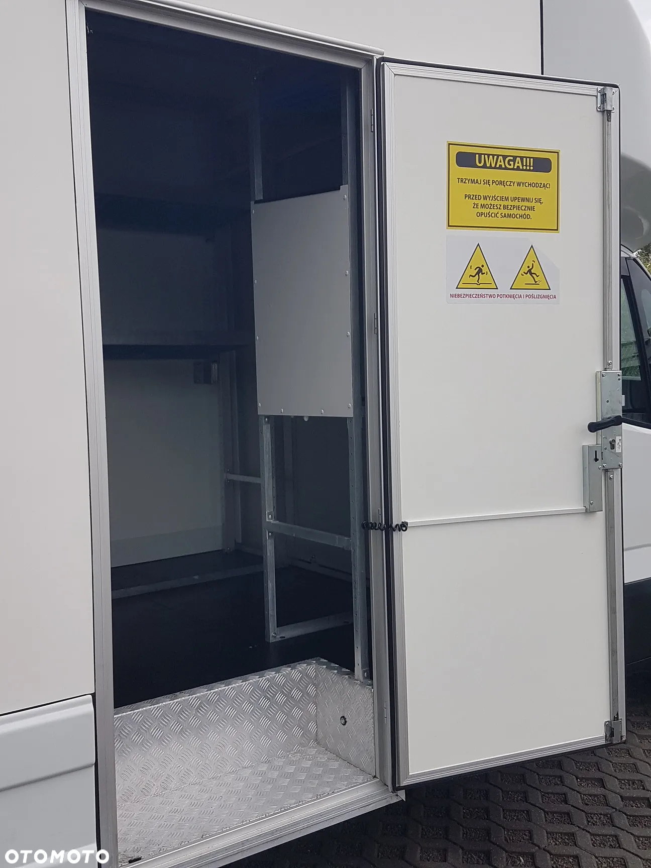 Iveco DAILY KONTENER NISKOPODŁOGOWY 4,31x2,24x2,43 FOODTRUCK SKLEP KAMPER KLIMA BAR KONIOWÓZ - 33