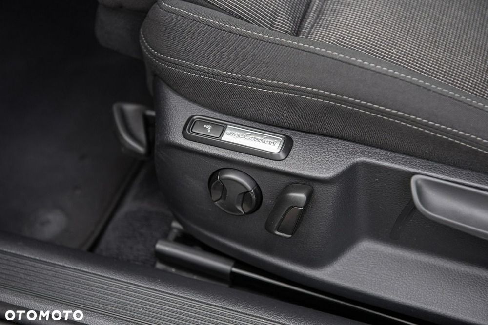 Volkswagen Passat - 18