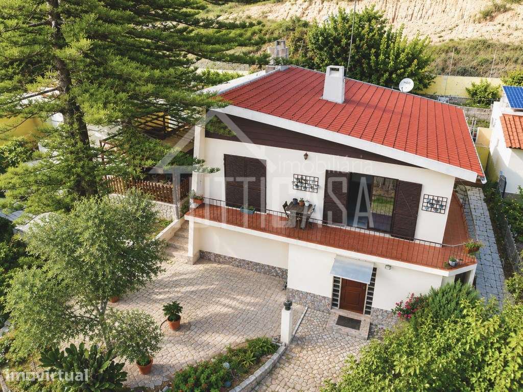 Moradia T2+2 com Jardim, Garagem e Total Privacidade - Grande imagem: 4/42