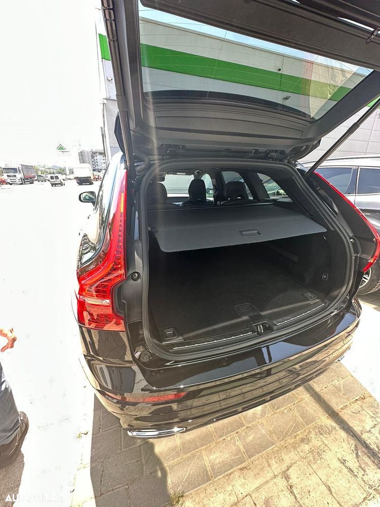 Volvo XC 60 B4 MHEV AWD R-Design - 17