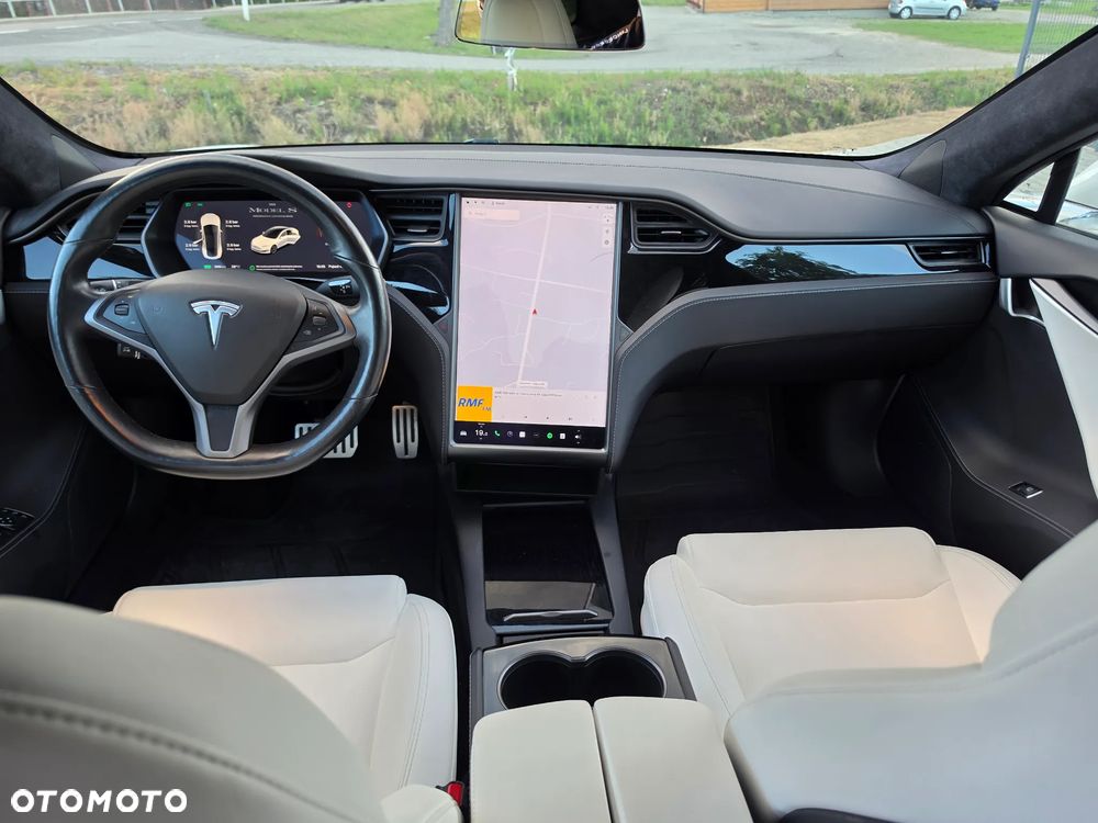 Tesla Model S - 4