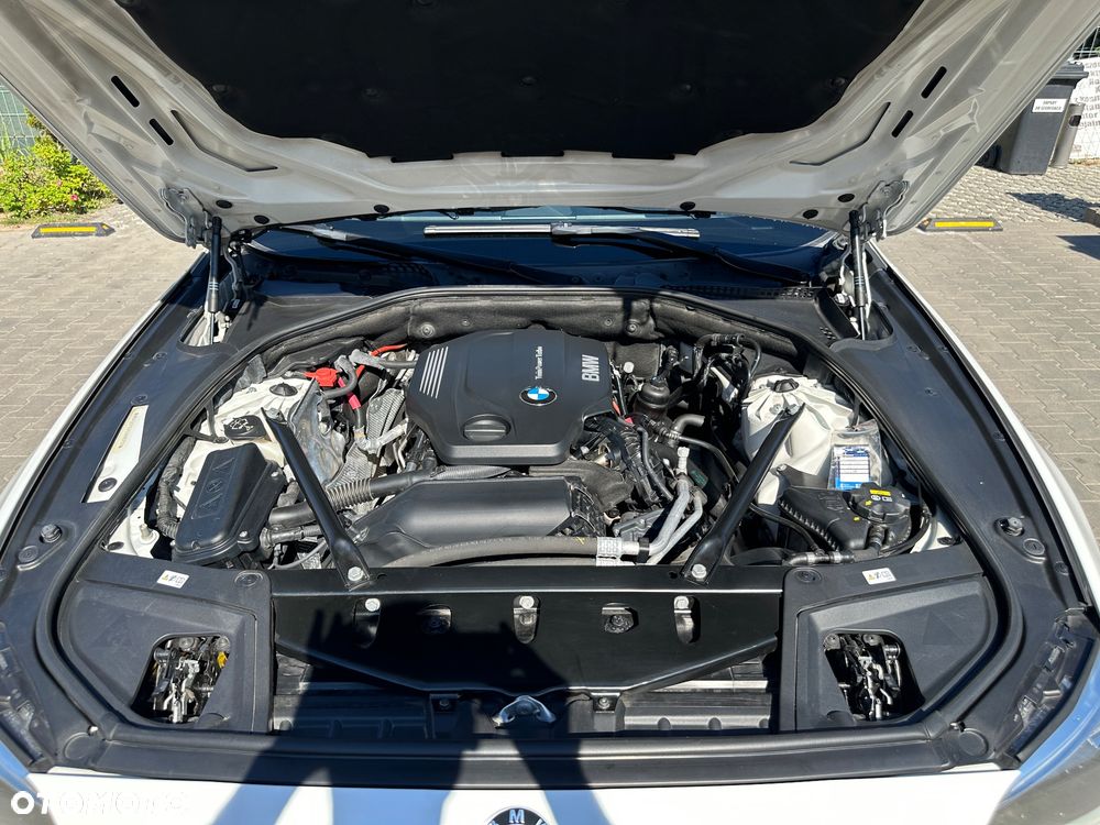 BMW Seria 5 520d xDrive - 24
