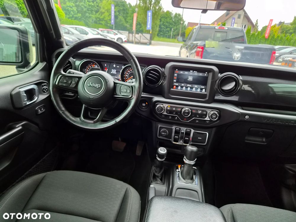 Jeep Wrangler - 8