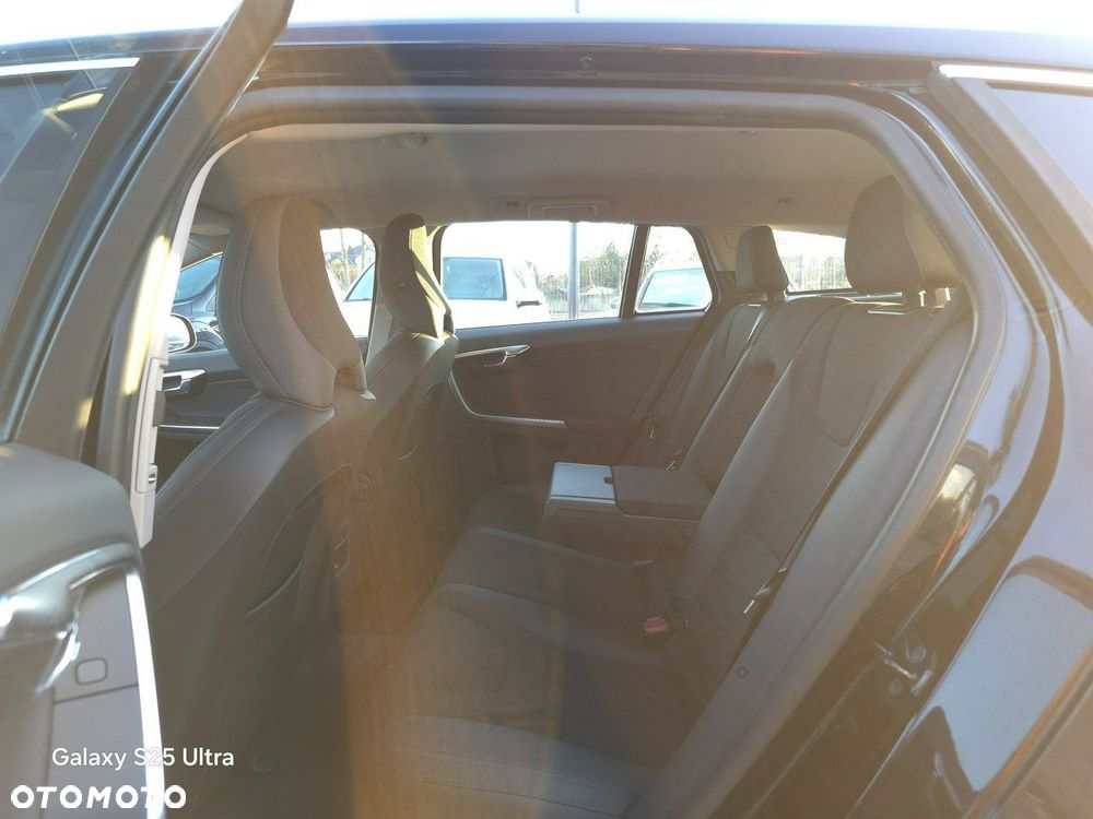 Volvo V60 D3 Momentum - 24