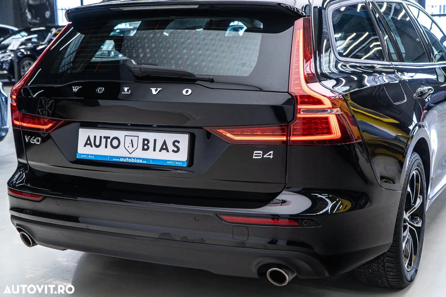 Volvo V60 B4 MHEV AT8 FWD Momentum - 14