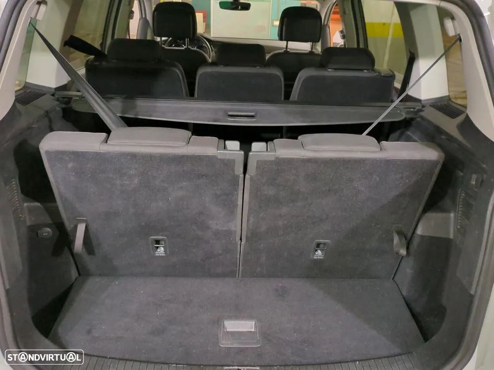 VW Touran 2.0 TDI Confortline - 11