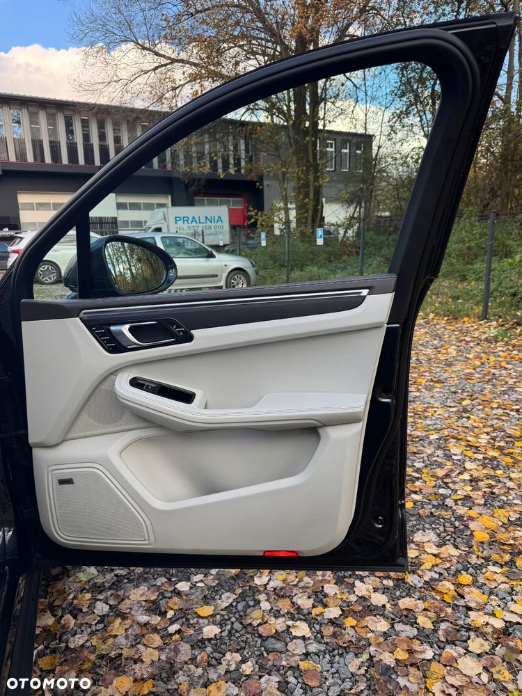Porsche Macan - 25