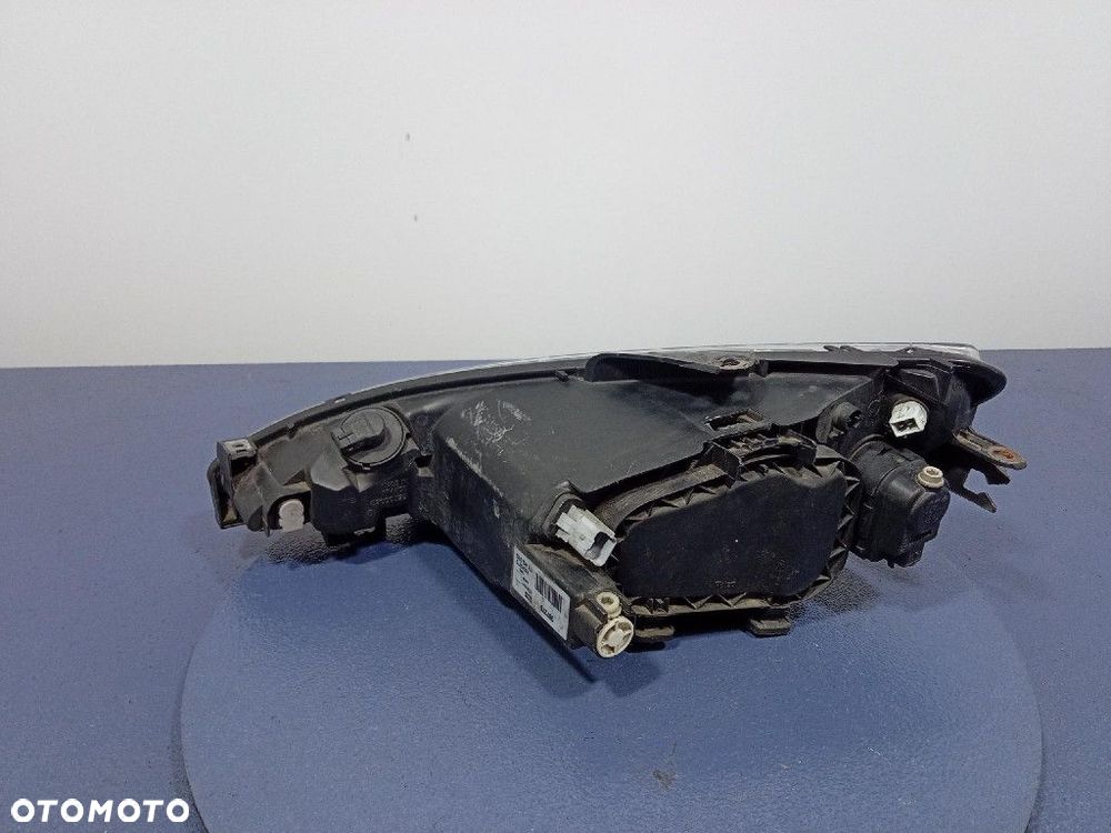 PEUGEOT 206  REFLEKTOR PRAWY PRZEDNI PRZÓD EU 89002772 - 2