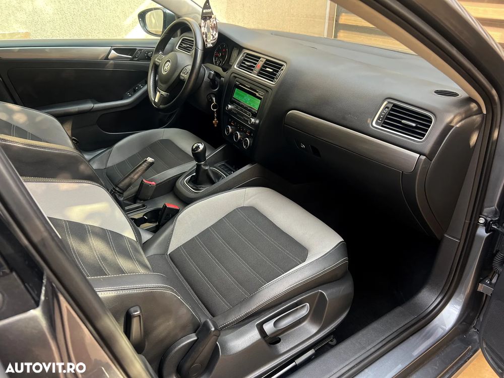 Volkswagen Jetta 1.6 TDI CR DPF Highline - 26