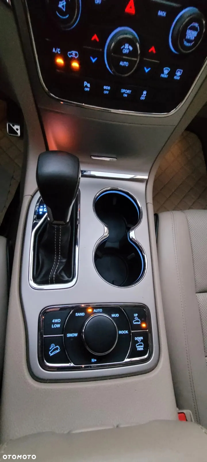 Jeep Grand Cherokee 5.7 V8 HEMI Overland - 13