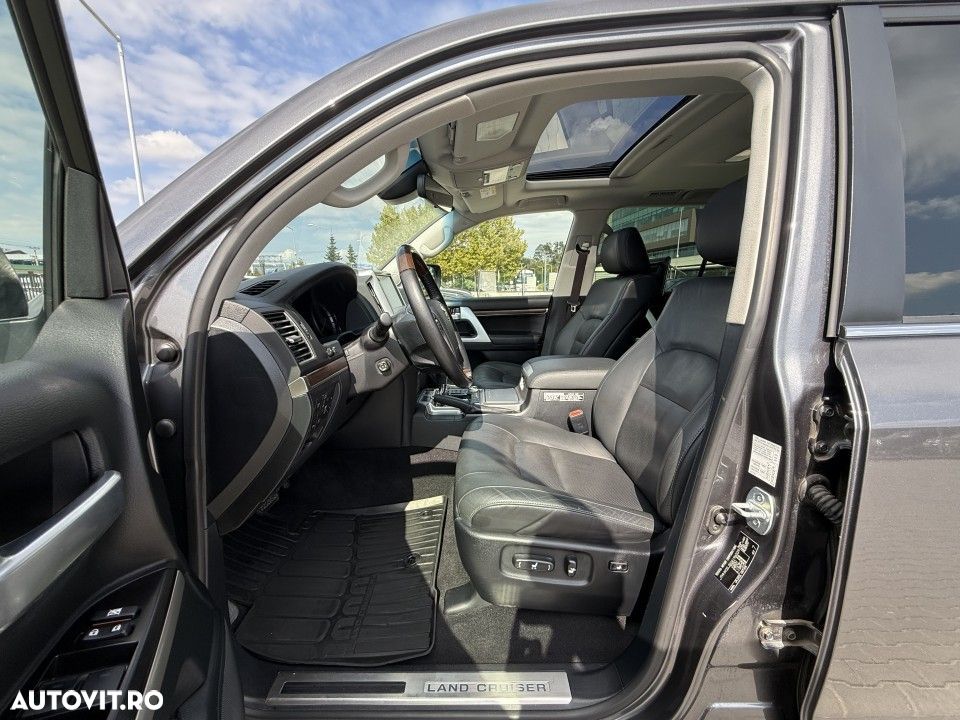 Toyota Land Cruiser - 10
