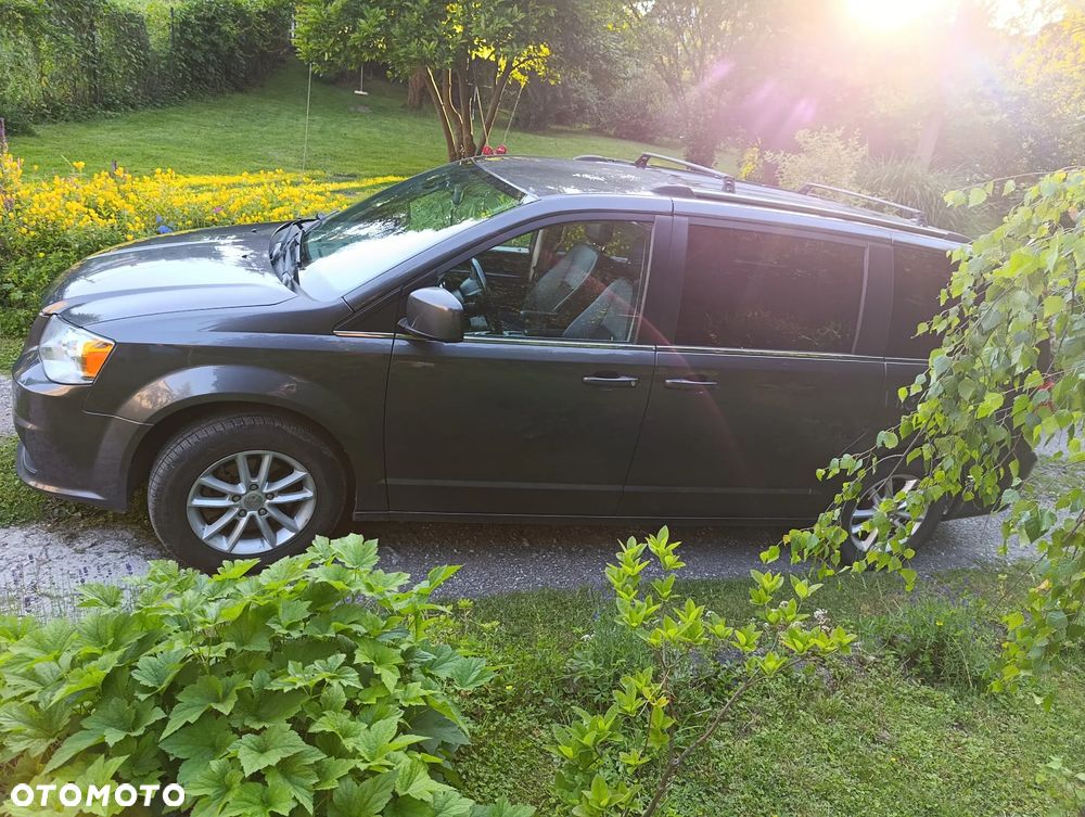 Dodge Grand Caravan - 10
