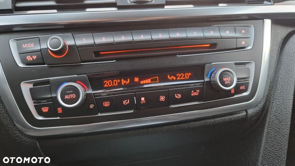 BMW Seria 3 320d Touring xDrive Sport-Aut Luxury Line - 19