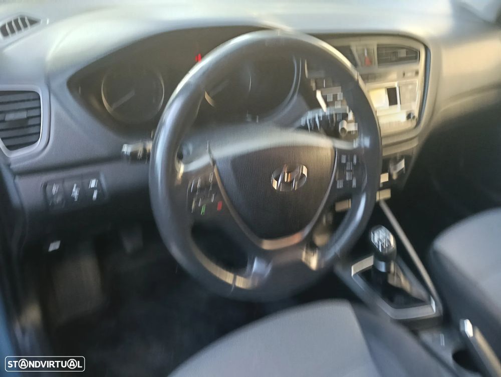 Hyundai i20 1.1 CRDi Comfort+Pack Look+JLL16 - 12