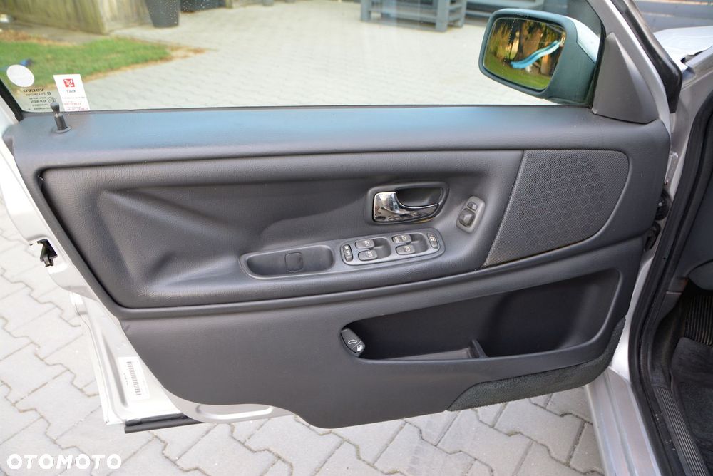 Volvo V70 2.5 - 18
