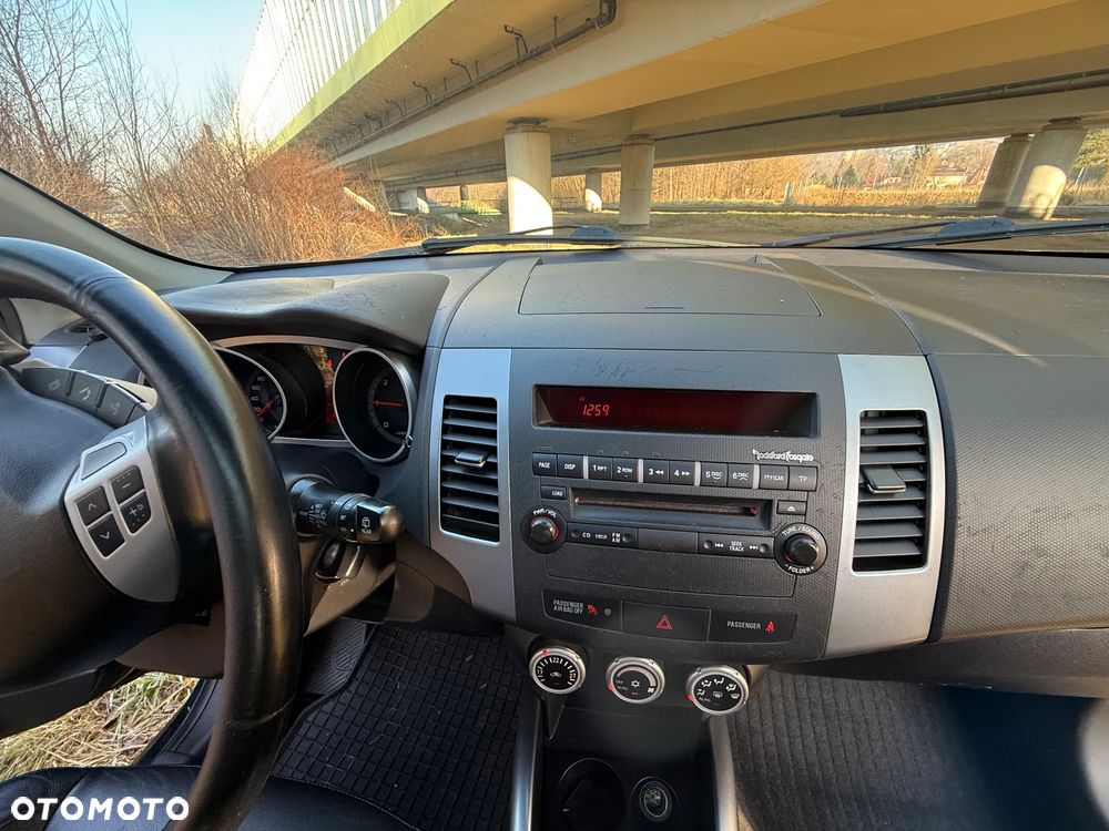 Mitsubishi Outlander 2.0 DID Intense + - 16