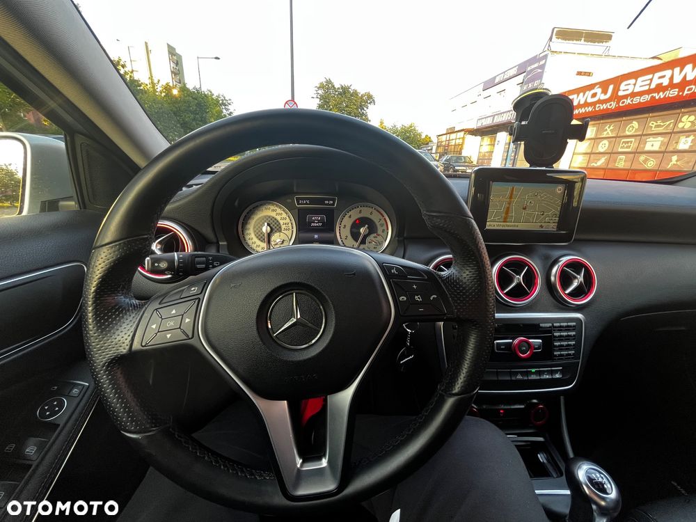Mercedes-Benz Klasa A 180 (BlueEFFICIENCY) - 23