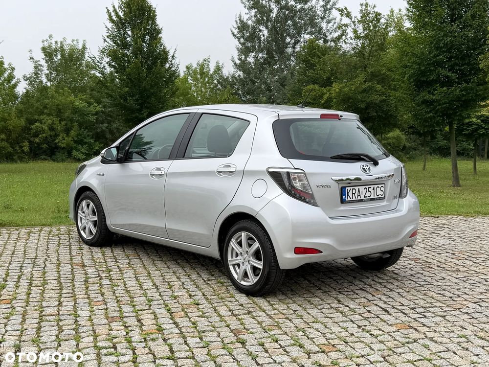 Toyota Yaris Hybrid 100 Premium - 13
