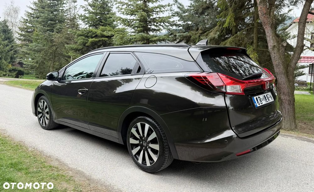 Honda Civic 1.6 i-DTEC Executive Black Edition - 10