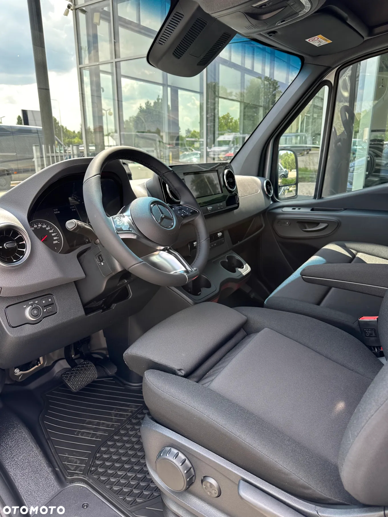 Mercedes-Benz Sprinter - 13