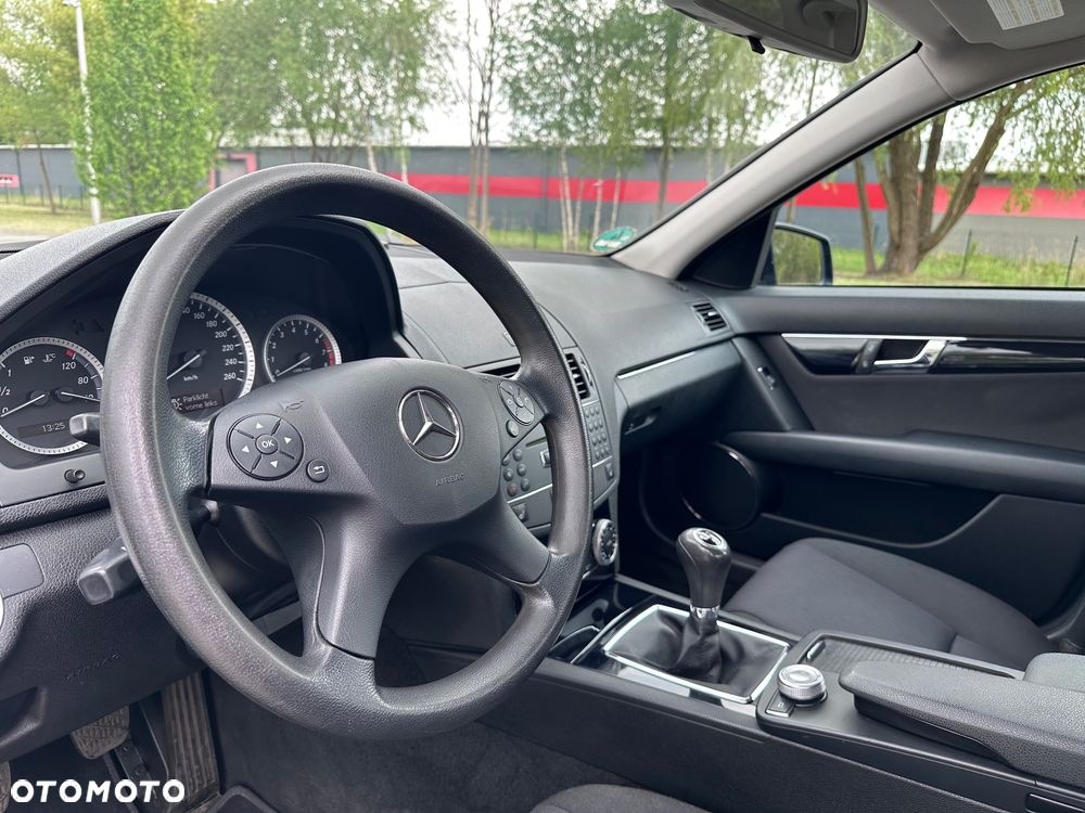 Mercedes-Benz Klasa C 180 Kompressor BlueEFFICIENCY Elegance - 8