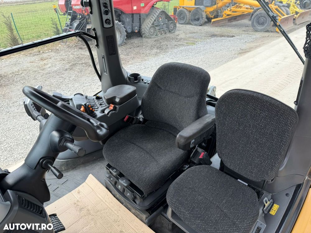 Challenger MT765C Tractor pe Senile - 2