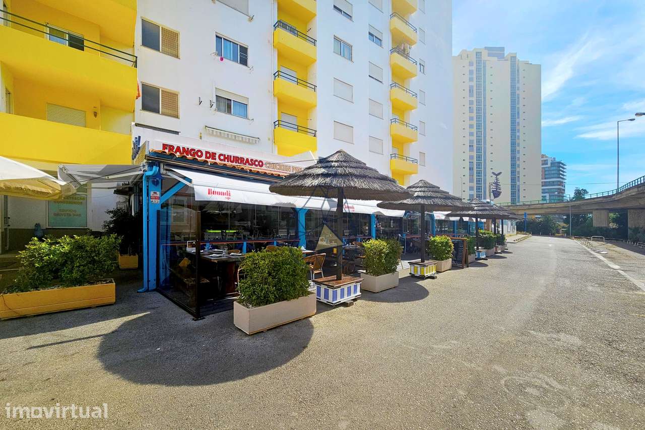 Restaurante em funcionamento Localizado na Praia da Rocha - Grande imagem: 2/35