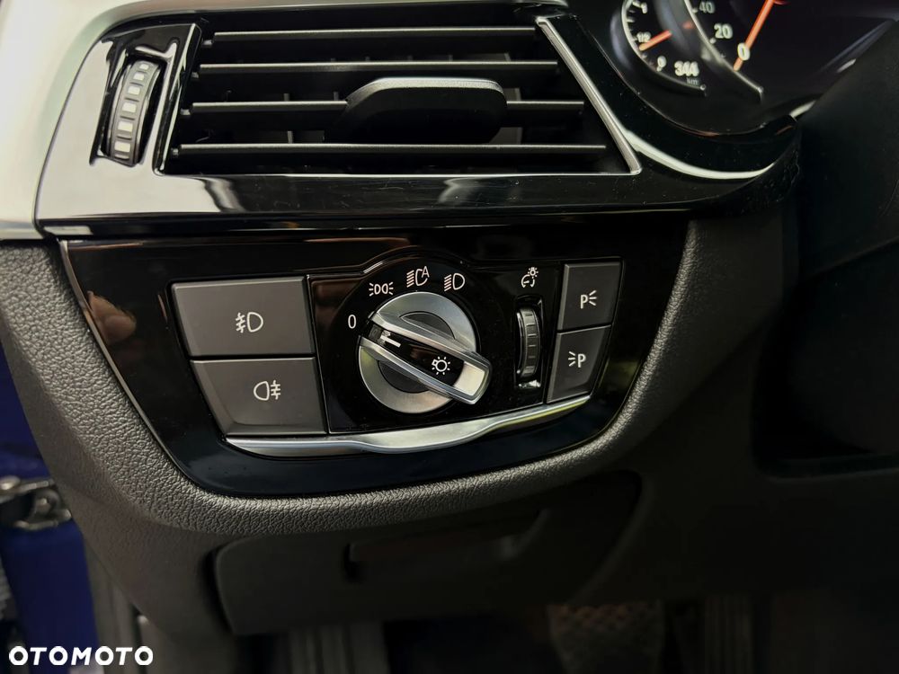 BMW Seria 5 520d - 38