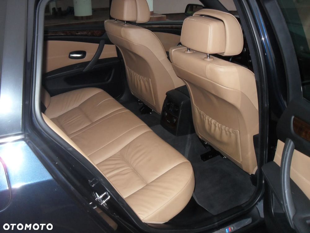 BMW Seria 5 530d xDrive Touring - 12