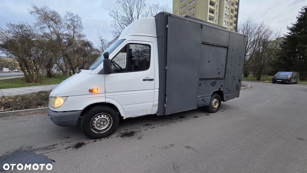 Mercedes-Benz Sprinter - 12