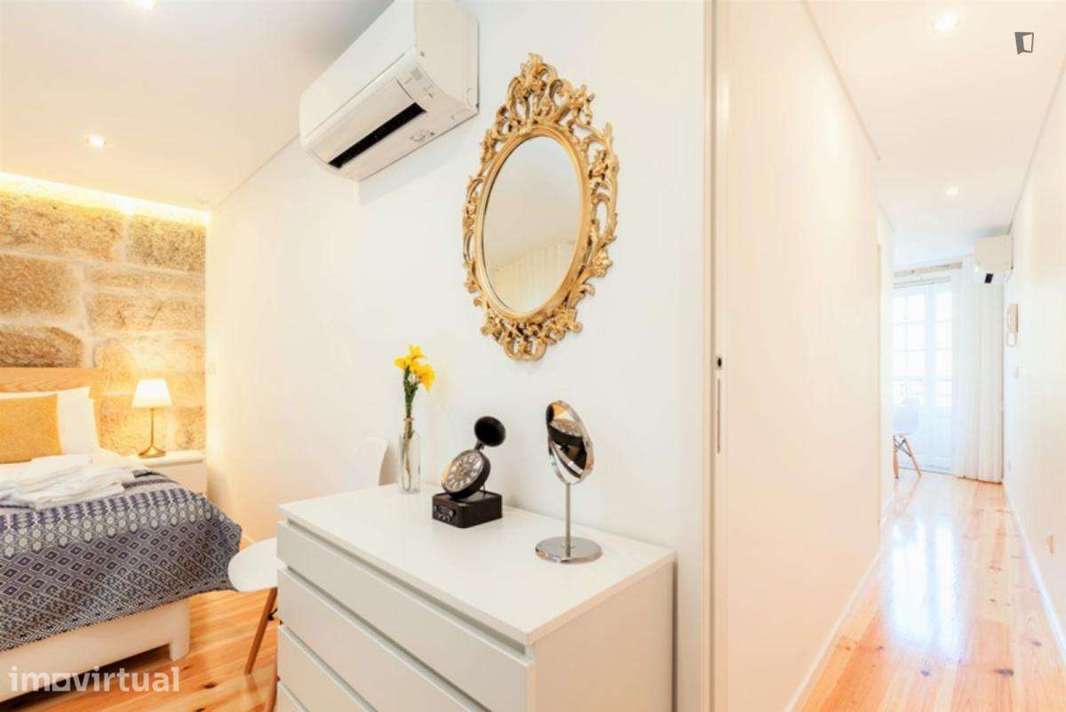 Apartamento com 1 quartos - localizado em Sé Porto - Grande imagem: 2/6