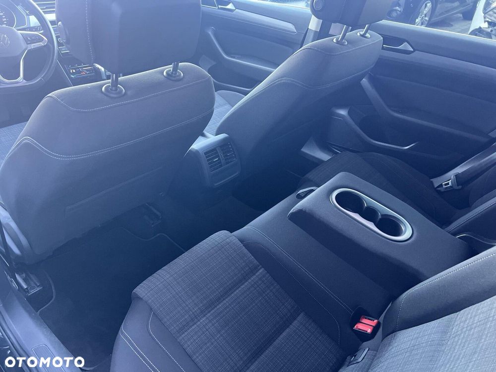 Volkswagen Passat - 24