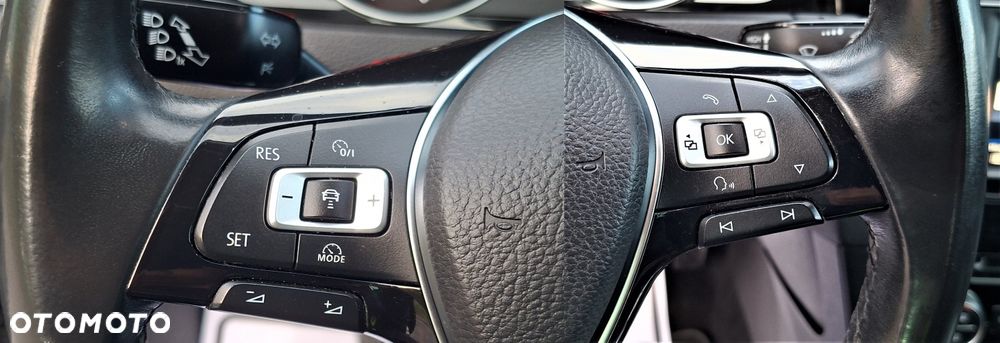 Volkswagen Golf 2.0 BlueTDI Highline - 32