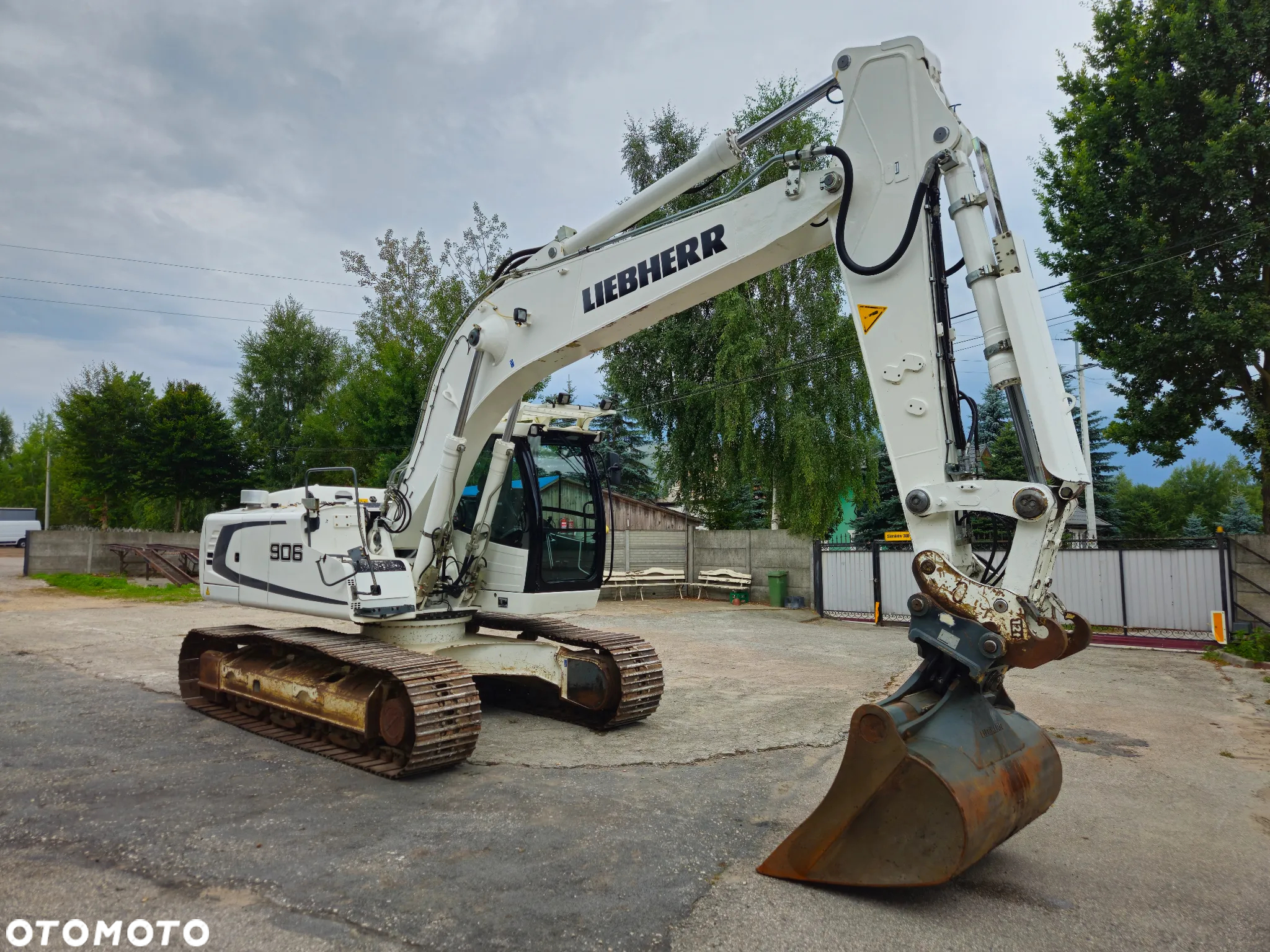 Liebherr R 906 - 9