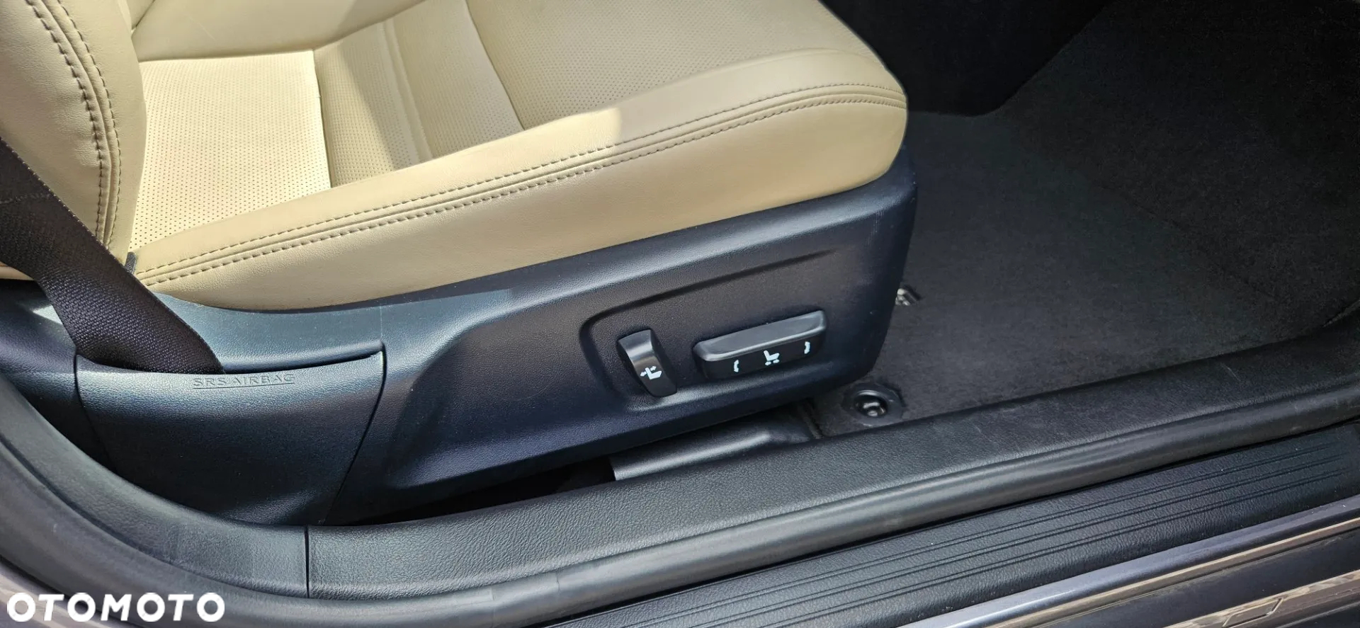 Lexus IS 300h Business Edition - 32