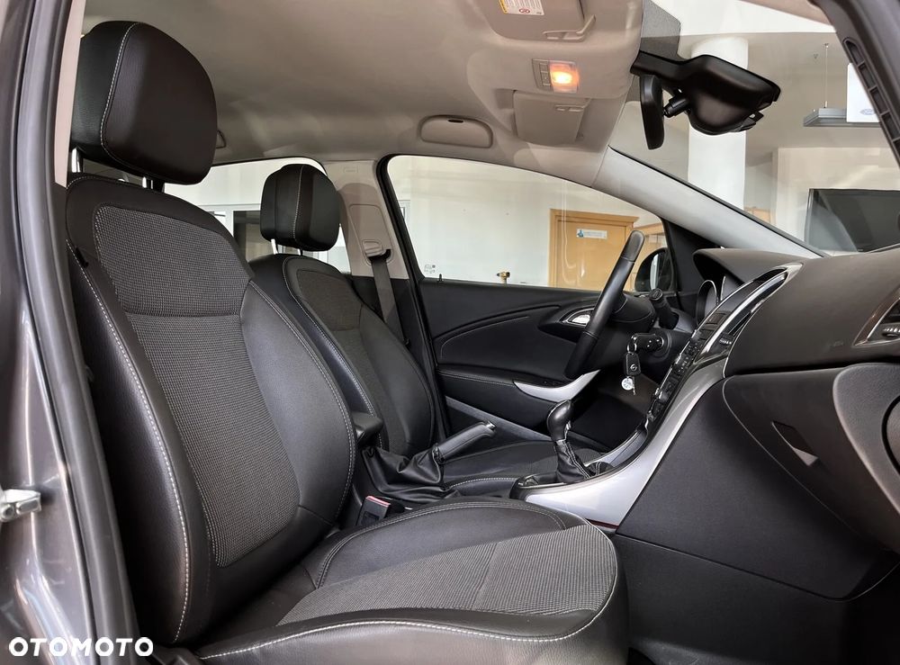 Opel Astra GTC 1.6 Turbo Edition - 24