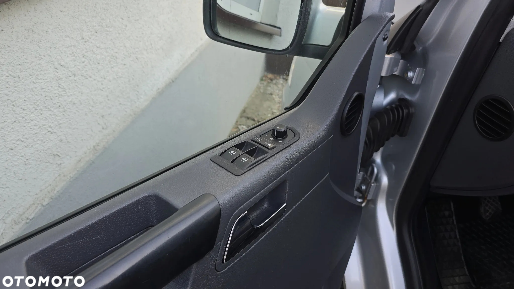 Volkswagen Caravelle - 7