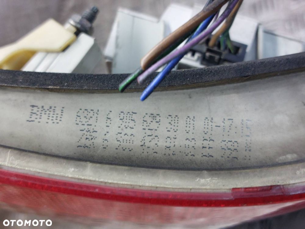 LAMPA LEWY TYŁ + PRAWY TYŁ W BŁOTNIK W KLAPĘ BMW E46 KOMBI TOURING ORI - 5
