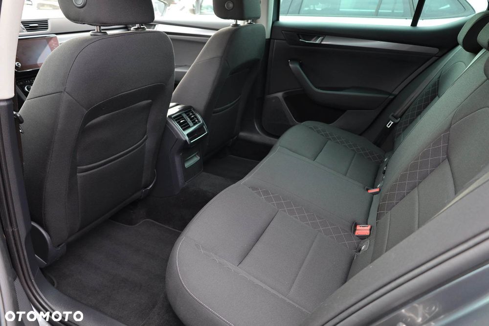 Skoda Superb 2.0 TDI SCR Active DSG - 37