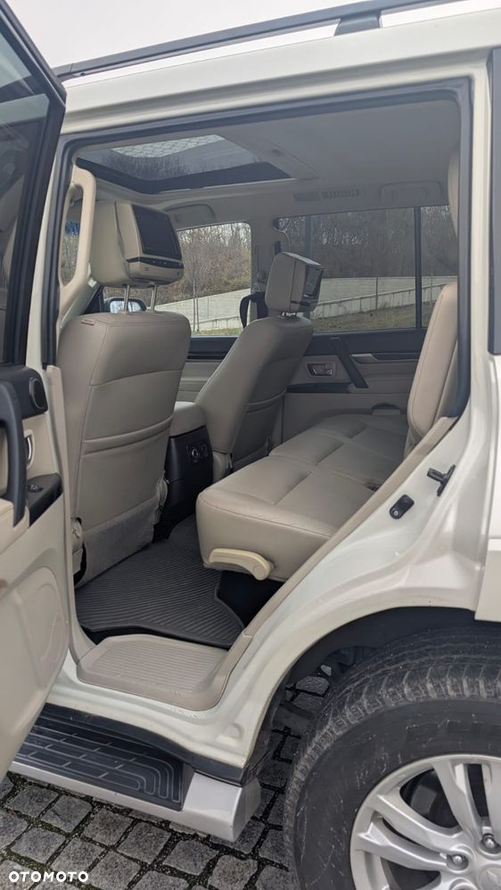 Mitsubishi Pajero - 5