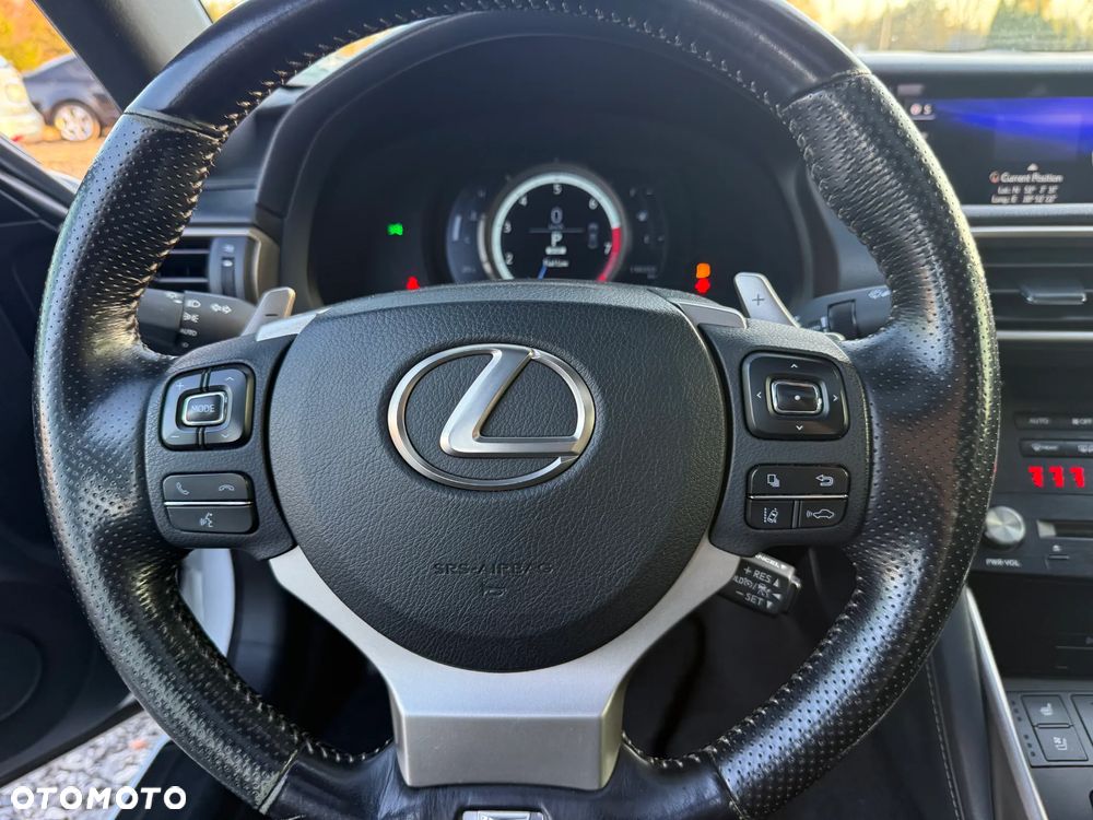 Lexus IS 200t / 300 F Sport - 24