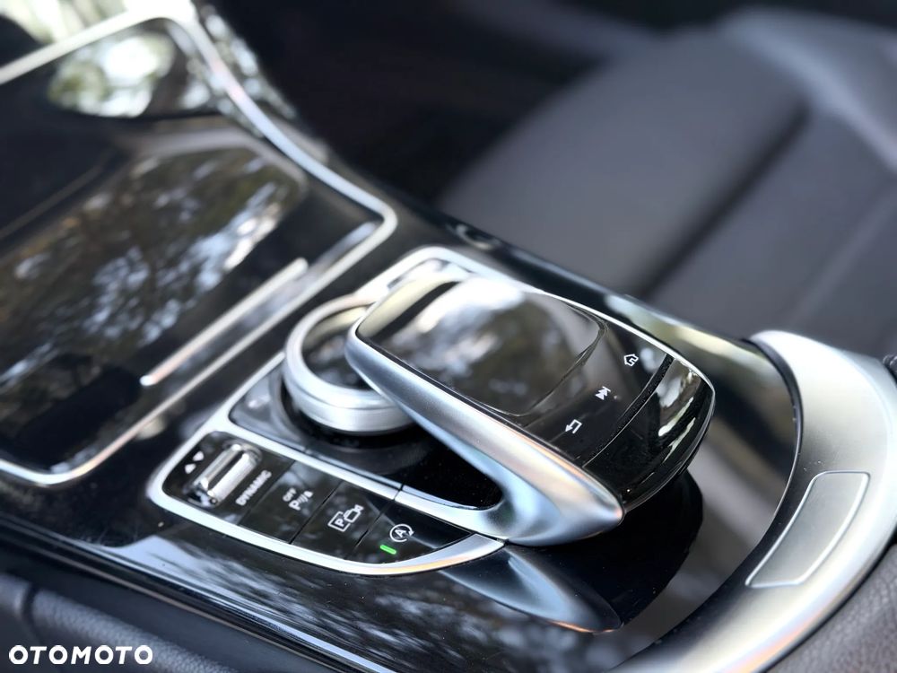Mercedes-Benz Klasa C 300 d 4MATIC 9G-TRONIC - 21