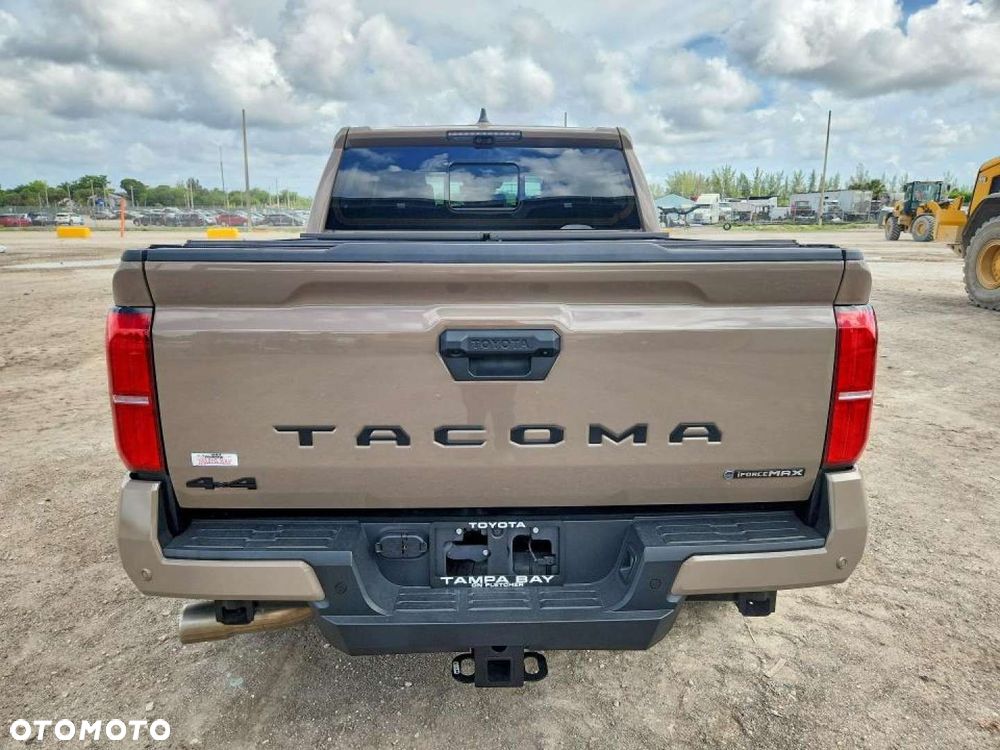Toyota Tacoma - 3